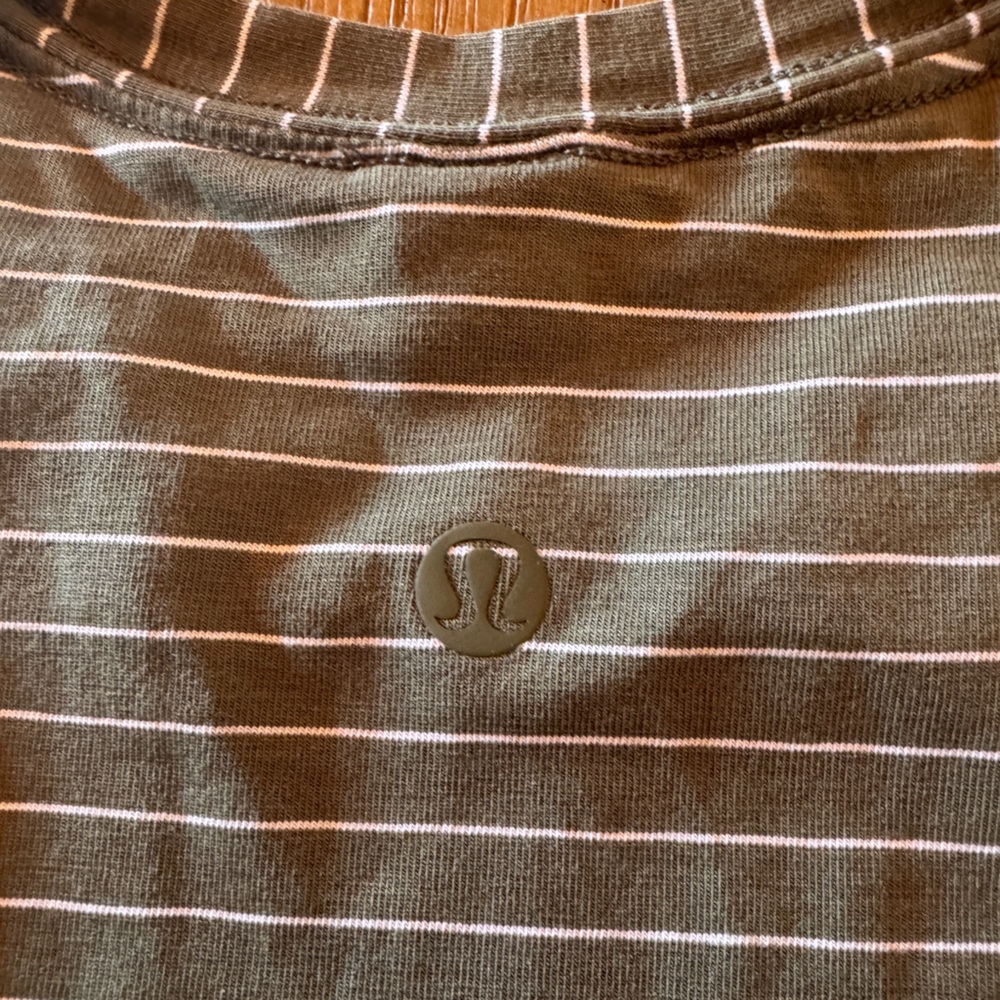 Lululemon tshirt NWOT - Picture 8 of 9